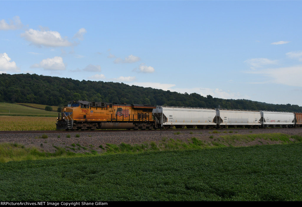 UP 7967 Leads a Northbound mixed freight.